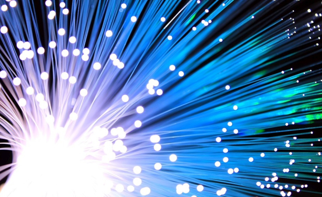 科学家实现标准光纤 1.53 Pbit / s 传输速率，创新世界纪录..